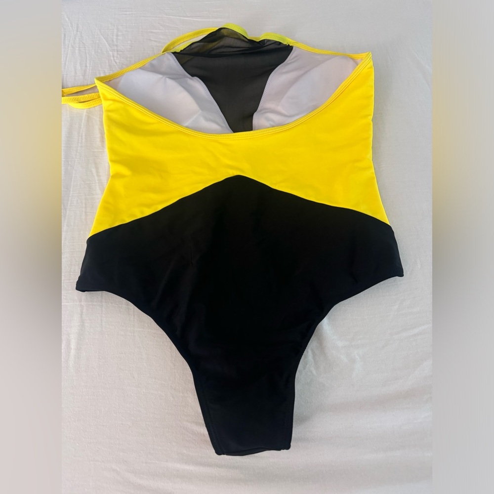 Sporty swim Black & Yellow Halter top style 1 piece one piece swimsuit. Large L - Picture 4 of 9